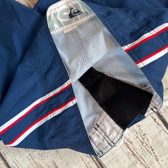 Quicksilver Mens NFL New England Patriots Swim Trunks Board Shorts Bathing Suit - Picture 3 of 10